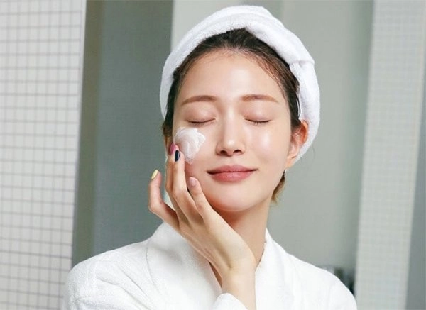 5 Bước chăm sóc da hiệu quả khi chuyển mùa 2 chon kem chong nang phu hop